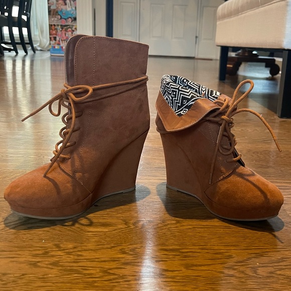 Qupid Brown Wedge Foldable Booties - Picture 2 of 4